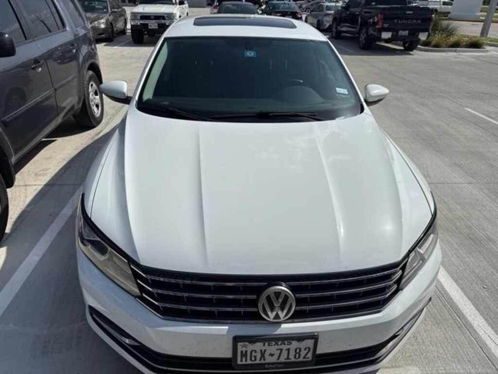 Used 2016 Volkswagen Passat 1.8T SE w/Technology/PZEV Sedan