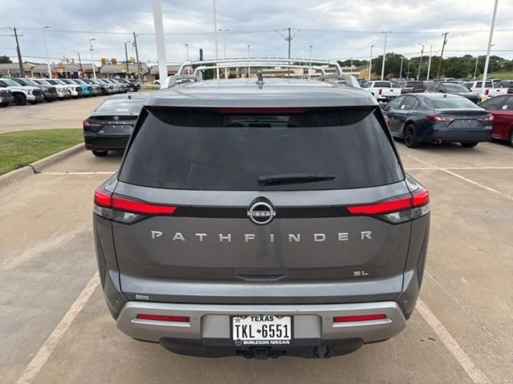 Used 2024 Nissan Pathfinder SL SUV