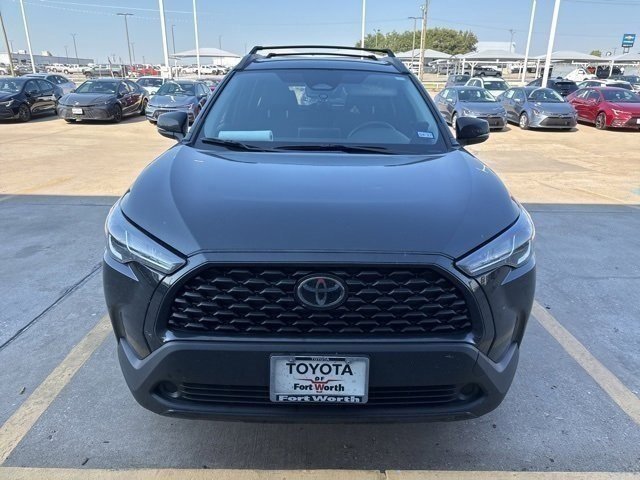 2025 Toyota Corolla Cross LE photo 2