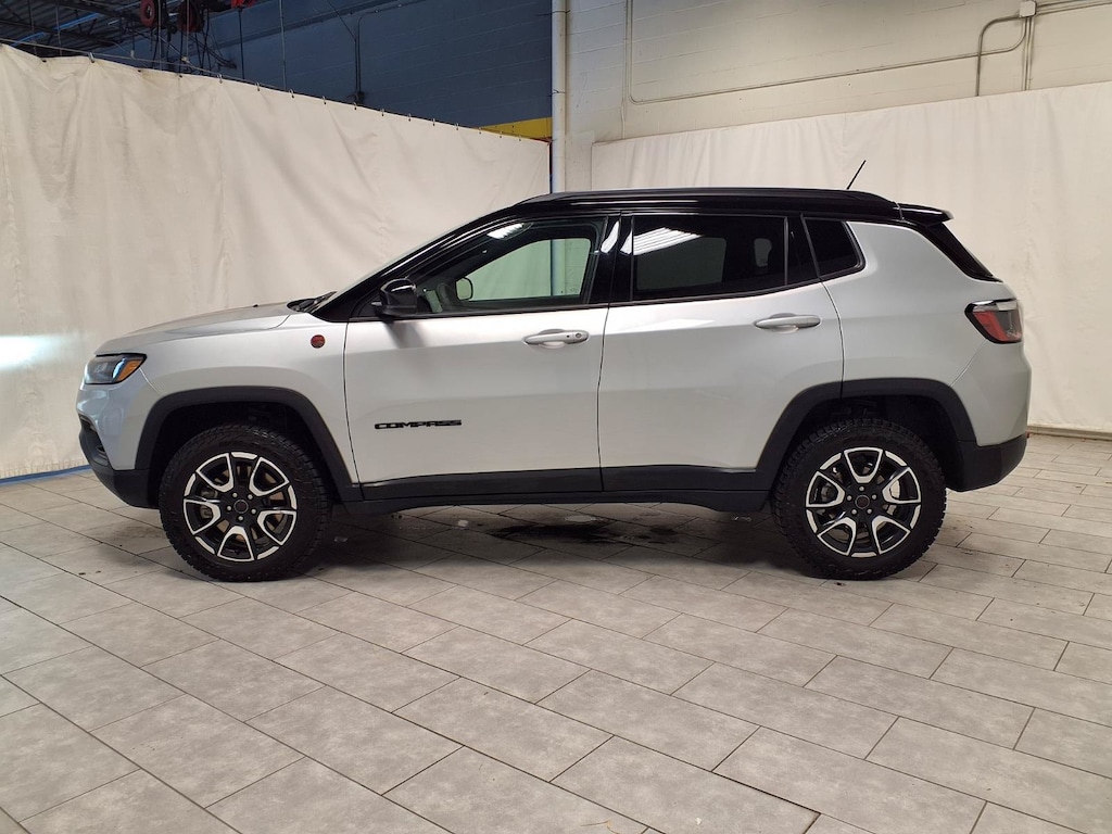 Used 2025 Jeep Compass Trailhawk SUV