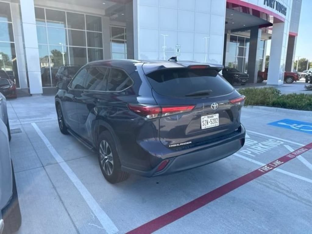 Used 2021 Toyota Highlander XLE SUV