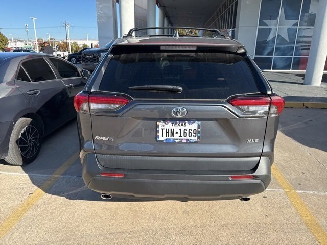 2023 Toyota RAV4 XLE photo 4