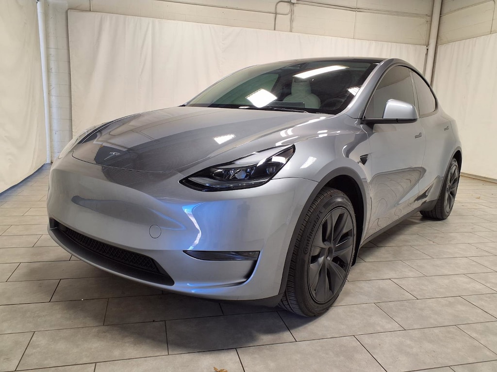 2025 Tesla Model Y Long Range photo 2