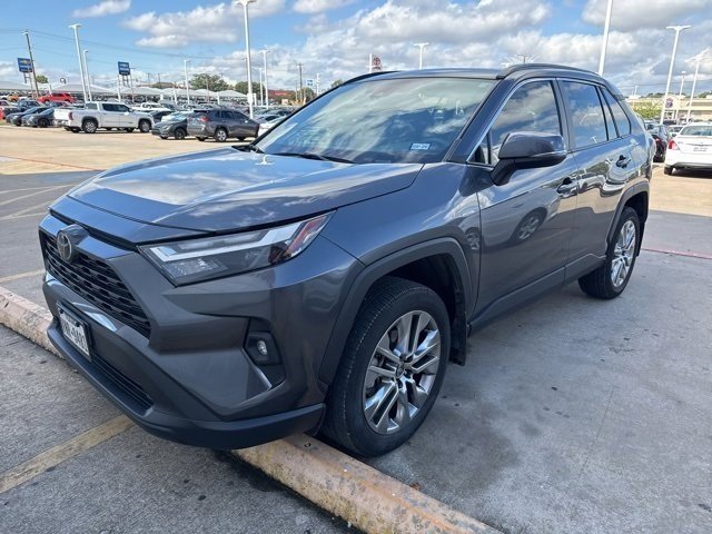 2024 Toyota RAV4 XLE Premium photo 3