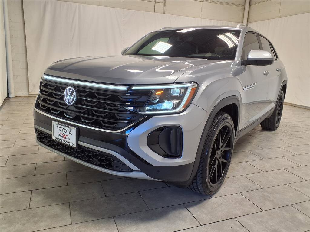 2024 Volkswagen Atlas Cross Sport SE Technology photo 2