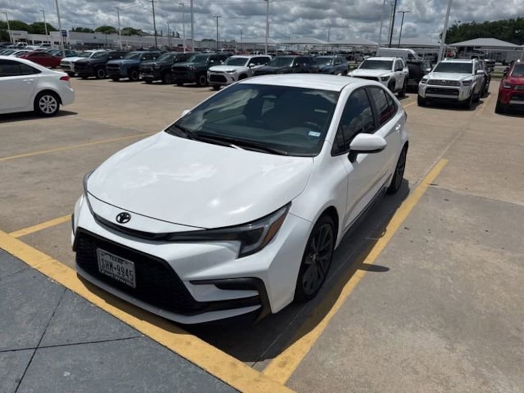 Used 2025 Toyota Corolla SE Sedan