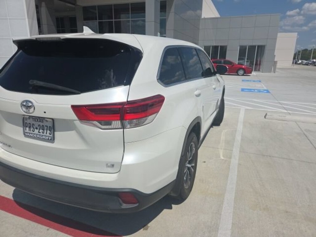 Used 2019 Toyota Highlander LE V6 SUV