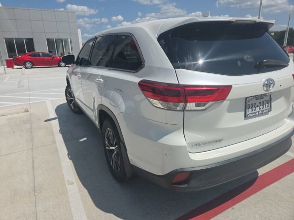 Used 2019 Toyota Highlander LE V6 SUV