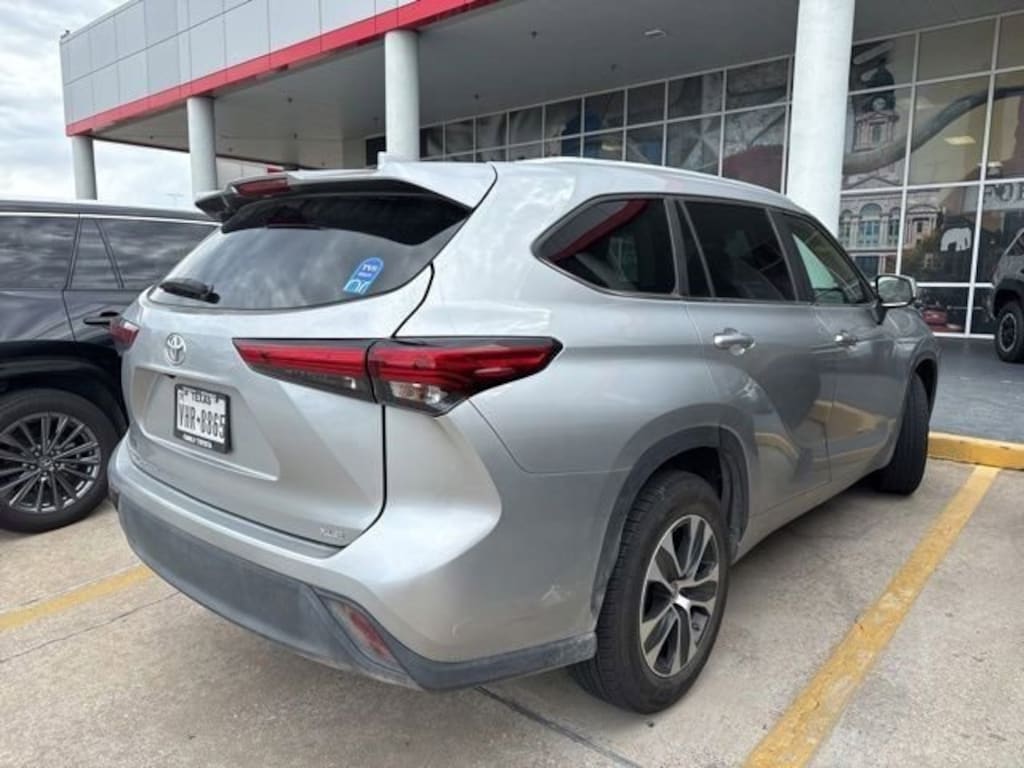 Used 2023 Toyota Highlander L SUV