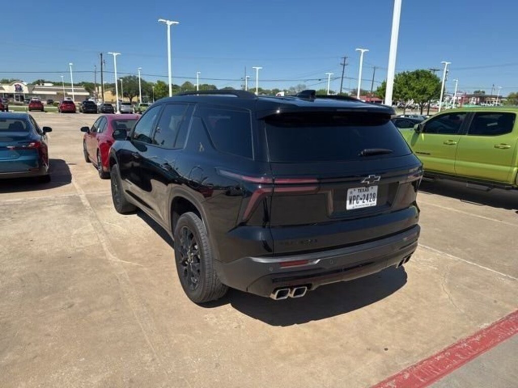 Used 2024 Chevrolet Traverse LT SUV