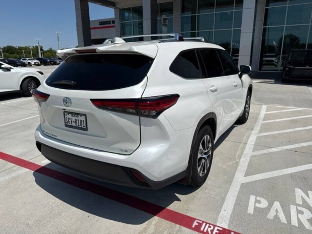 Used 2021 Toyota Highlander XLE SUV