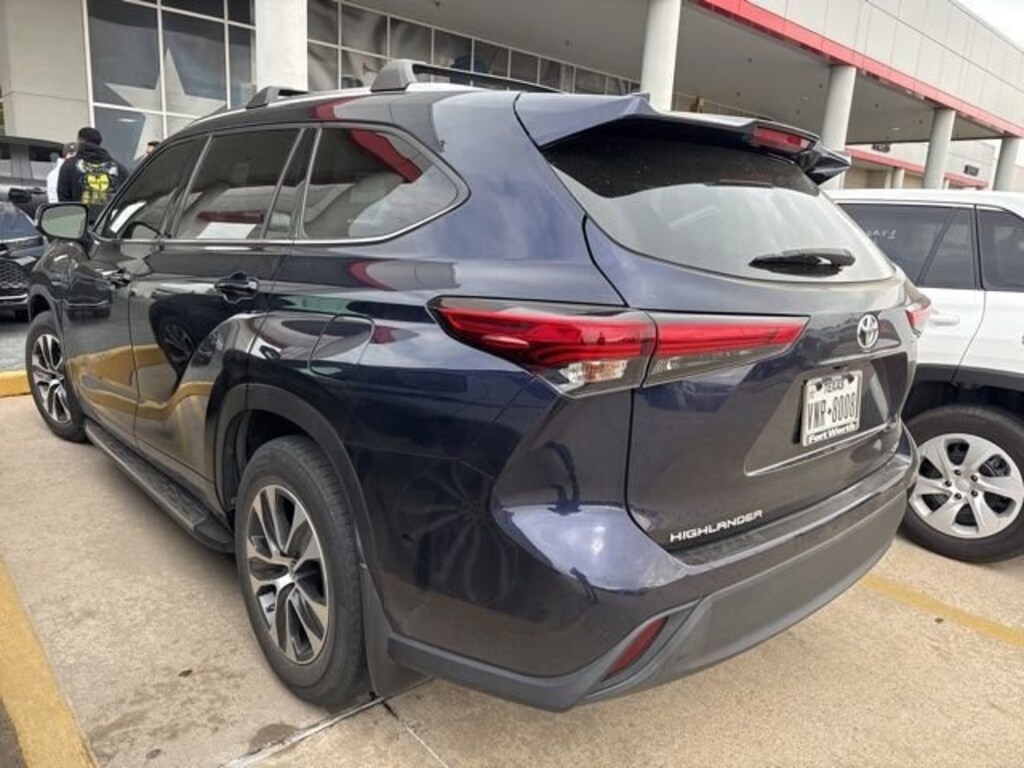 Used 2021 Toyota Highlander XLE SUV