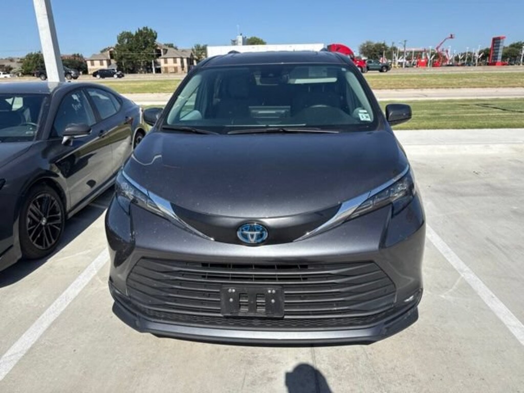 Used 2025 Toyota Sienna XLE 8 Passenger Van Passenger Van
