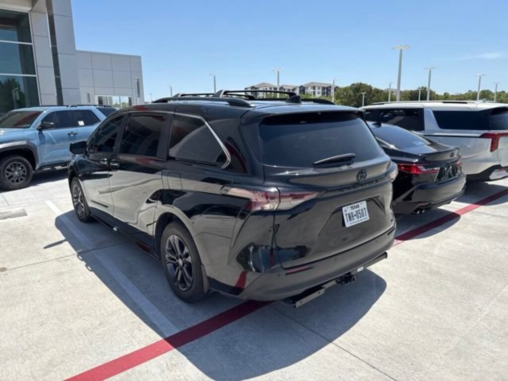 Used 2024 Toyota Sienna LE 8 Passenger Van Passenger Van