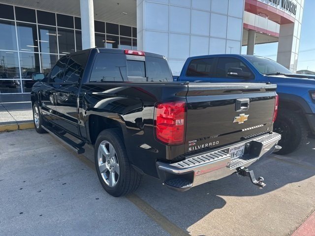 2018 Chevrolet Silverado 1500 LT photo 2
