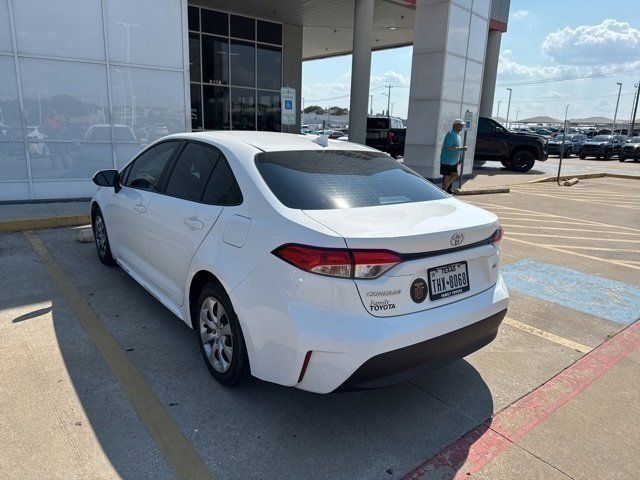 2023 Toyota Corolla LE photo 3