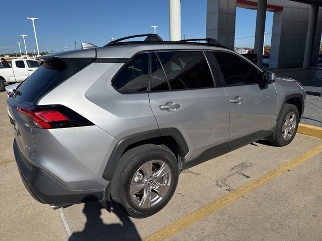 2023 Toyota RAV4 XLE photo 3