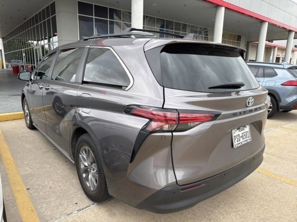 Certified 2021 Toyota Sienna XLE Van
