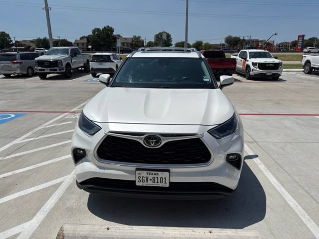 Used 2021 Toyota Highlander XLE SUV