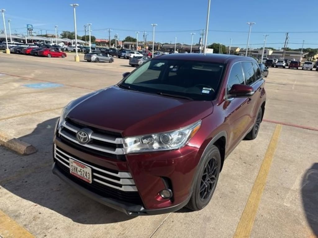 Used 2019 Toyota Highlander LE V6 SUV
