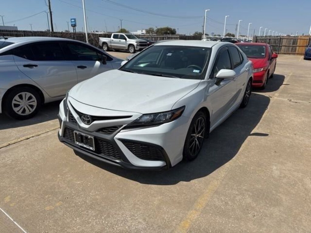 Used 2023 Toyota Camry SE Sedan