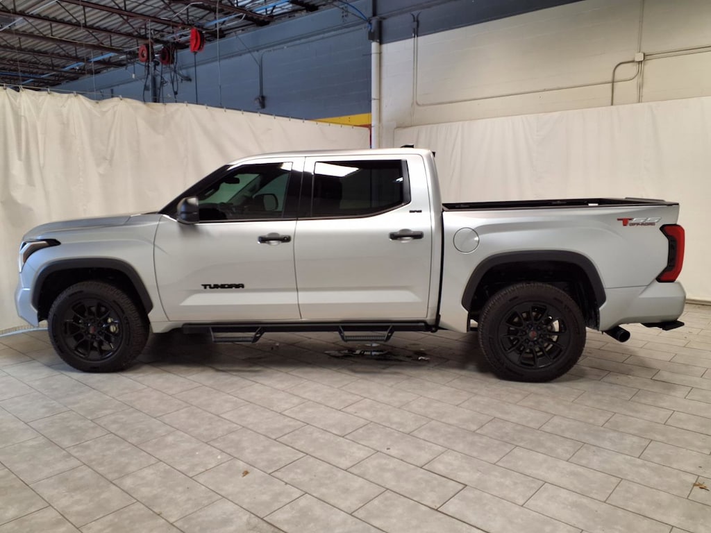 2023 Toyota Tundra SR5 CrewMax photo 4