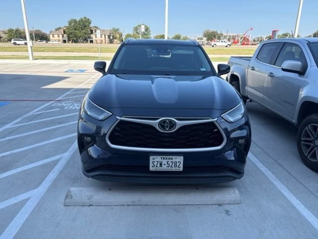 Used 2021 Toyota Highlander XLE SUV