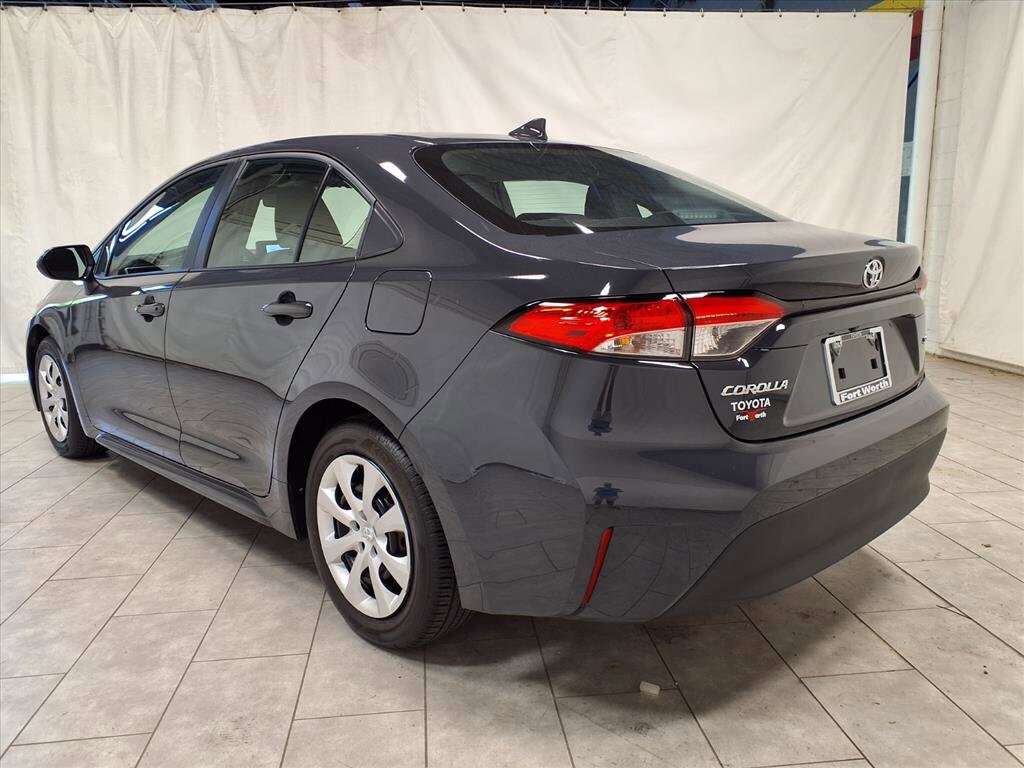 2025 Toyota Corolla LE photo 4