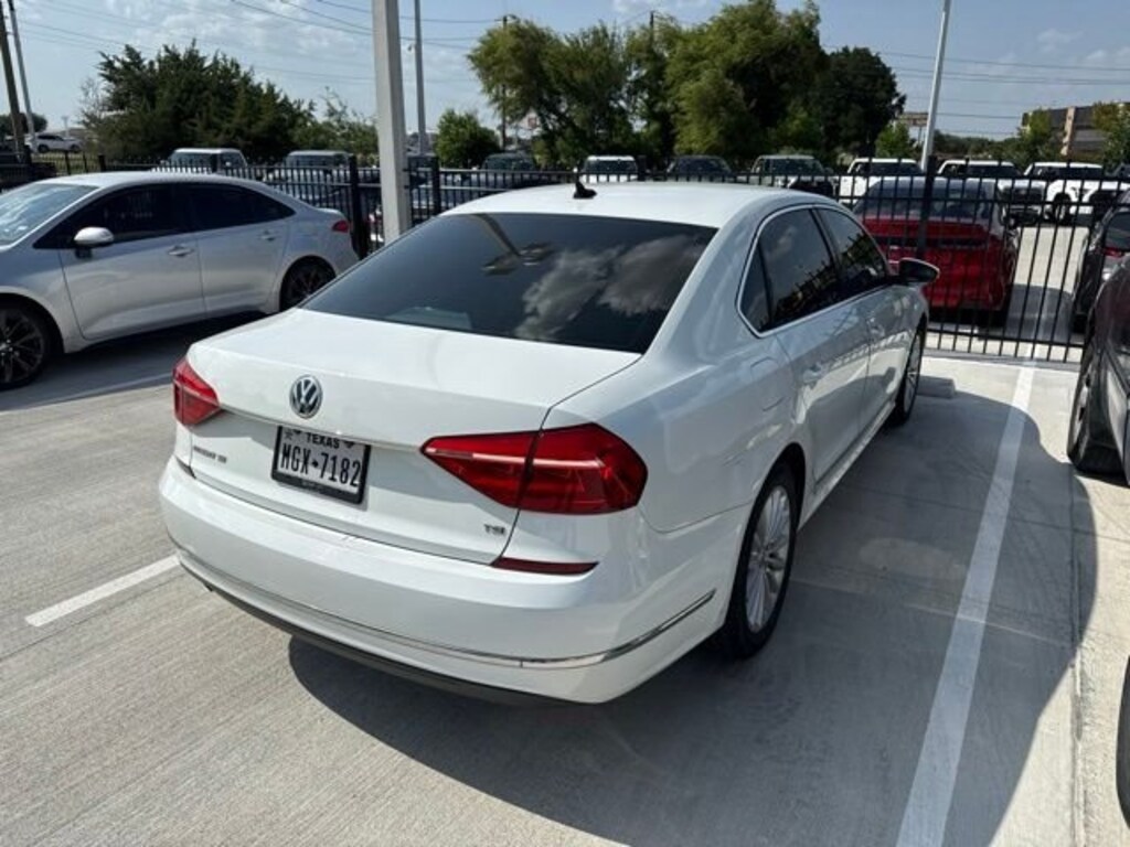 Used 2016 Volkswagen Passat 1.8T SE w/Technology/PZEV Sedan