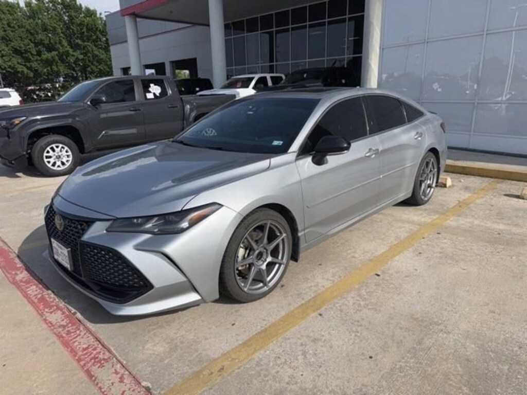 Used 2019 Toyota Avalon XLE Sedan