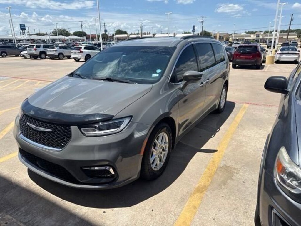Used 2022 Chrysler Pacifica Touring L Van Passenger Van
