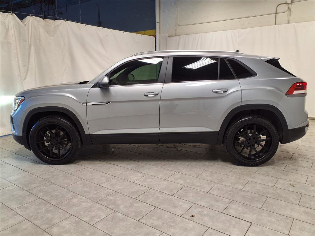 2024 Volkswagen Atlas Cross Sport SE Technology photo 3