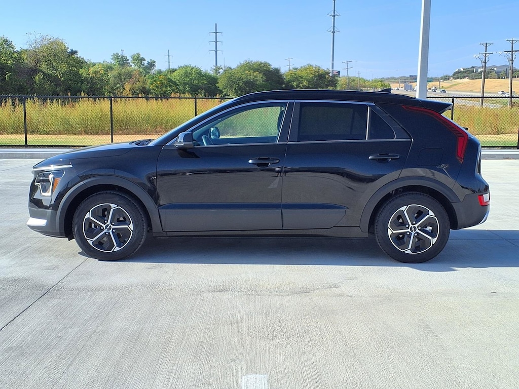 Used 2025 Kia Niro LX SUV