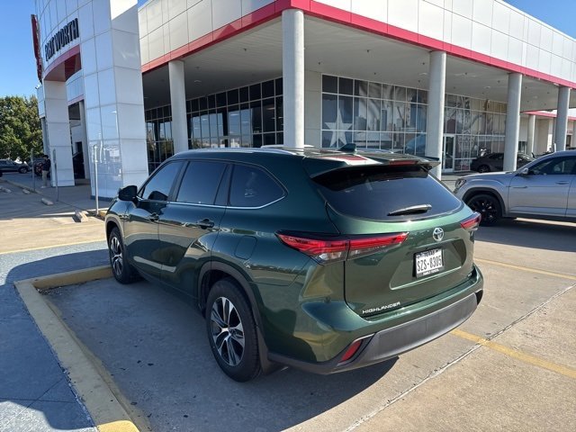 2023 Toyota Highlander XLE photo 3
