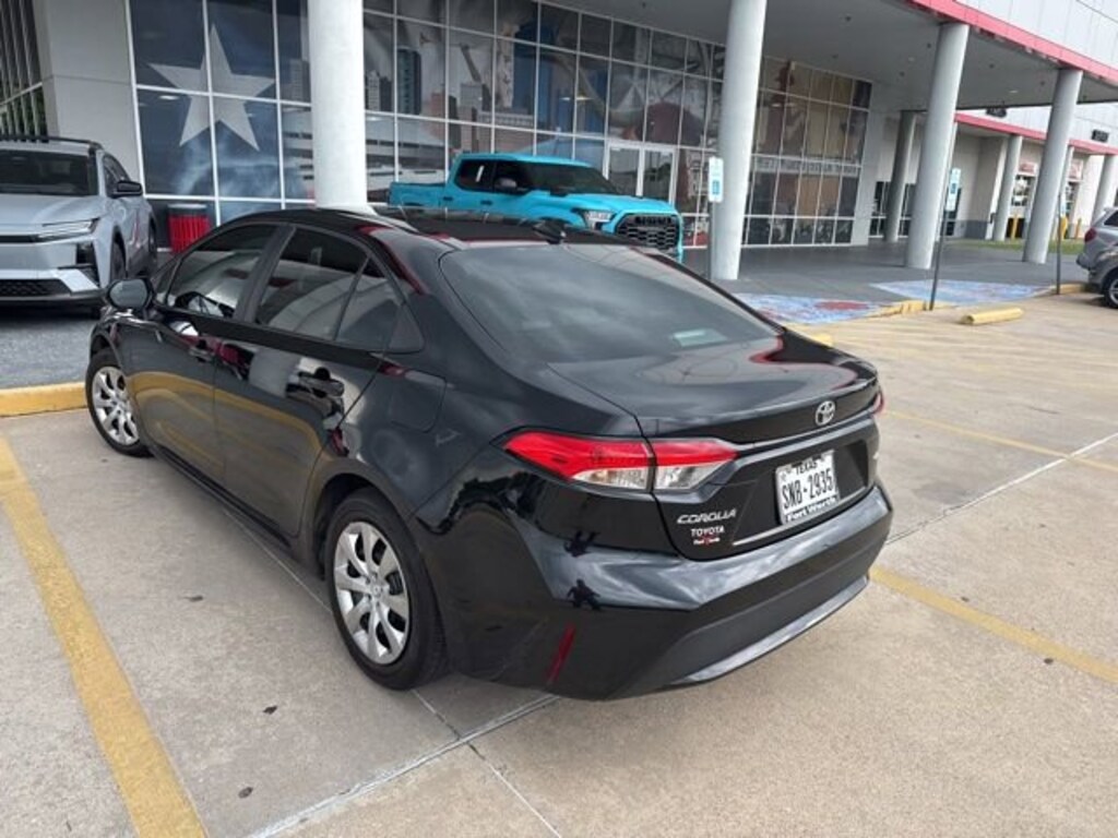 Used 2022 Toyota Corolla LE Sedan