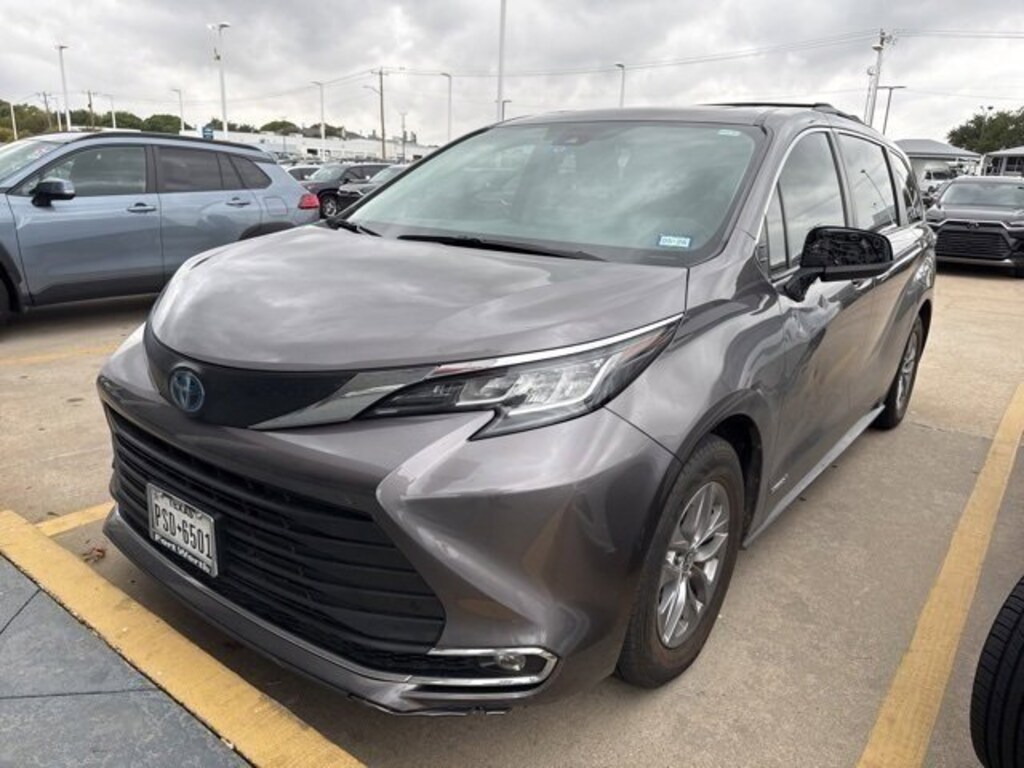 Certified 2021 Toyota Sienna XLE Van