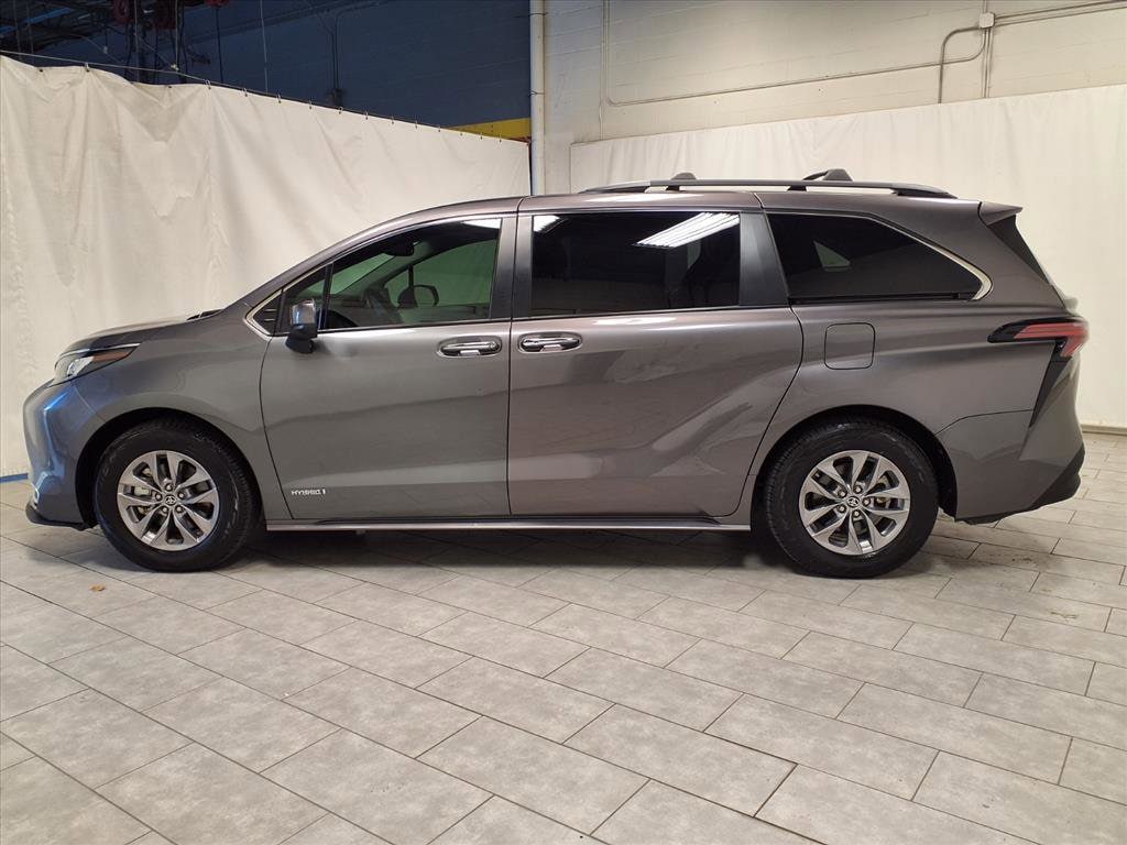 Certified 2021 Toyota Sienna XLE Van