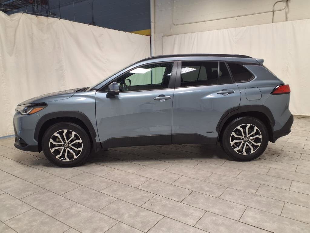 2024 Toyota Corolla Cross Hybrid SE photo 3