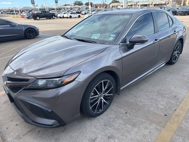 2024 Toyota Camry SE photo 3