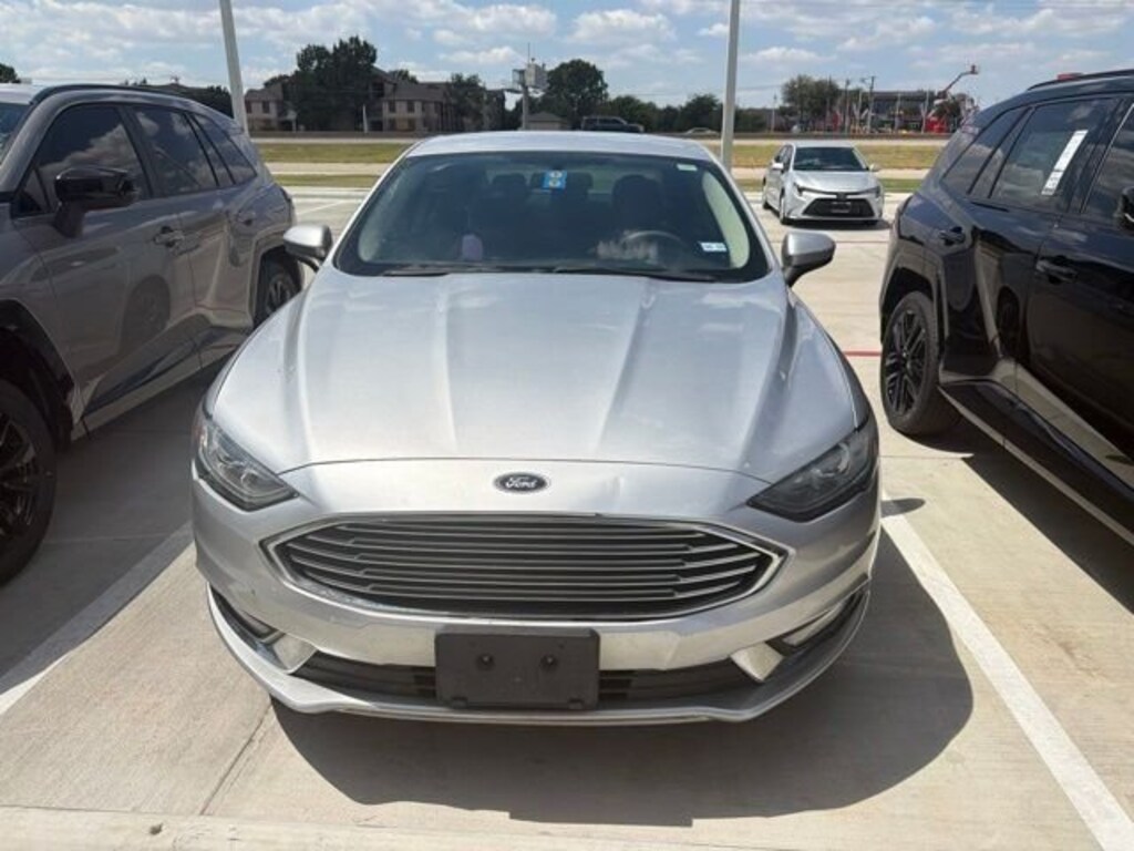 Used 2018 Ford Fusion SE Sedan