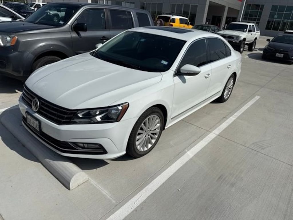 Used 2016 Volkswagen Passat 1.8T SE w/Technology/PZEV Sedan