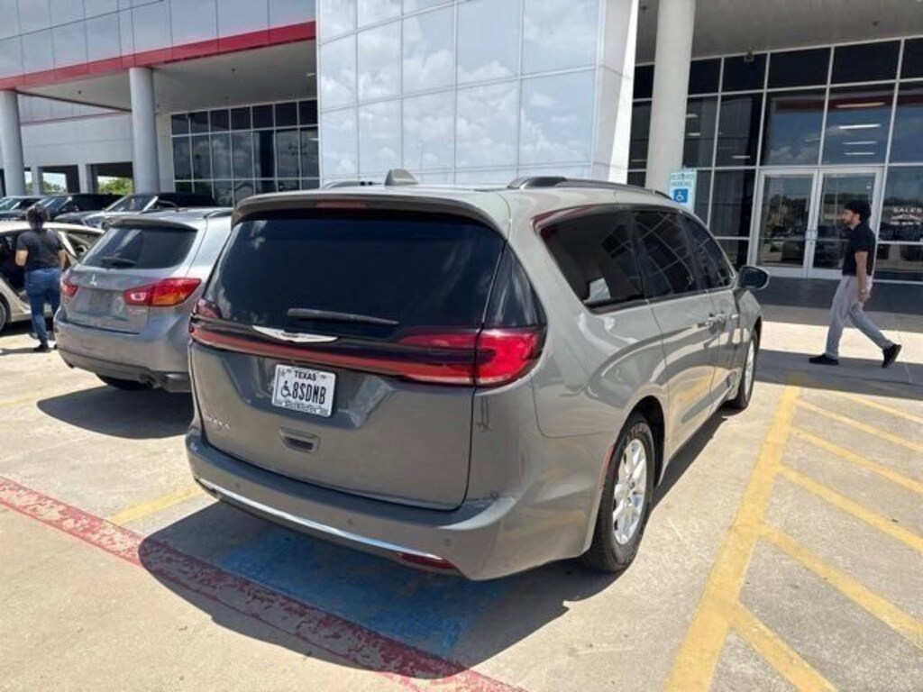 Used 2022 Chrysler Pacifica Touring L Van Passenger Van
