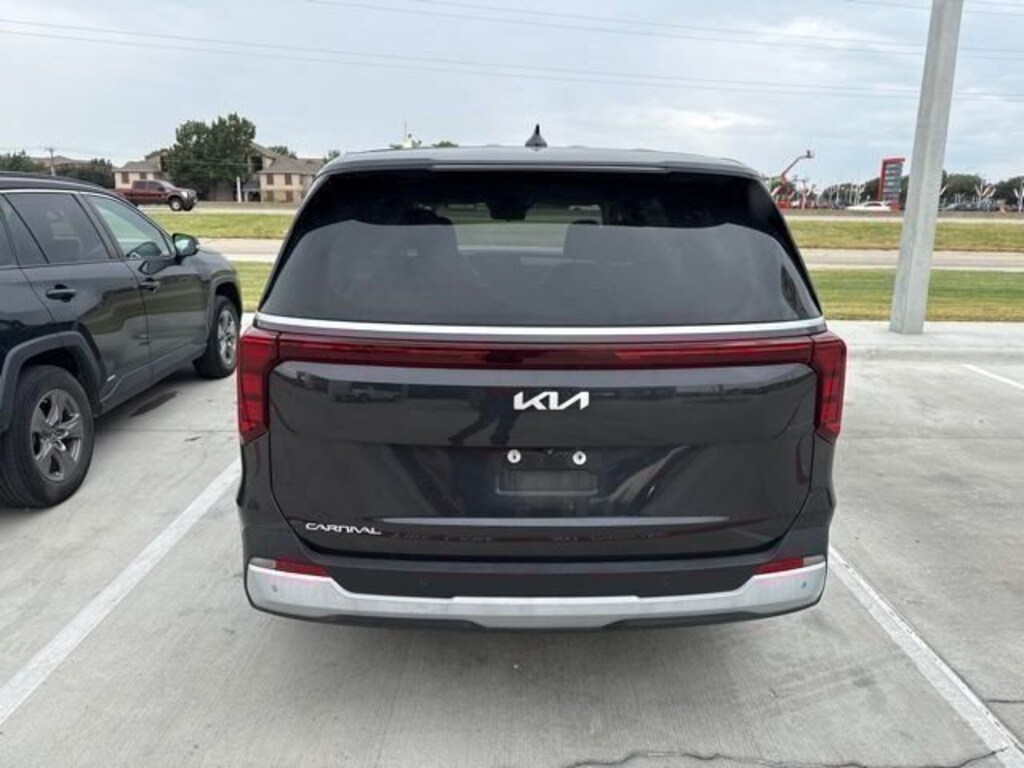 Used 2025 Kia Carnival LXS Van Passenger Van