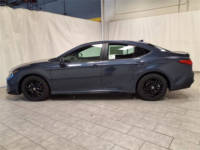 2026 Toyota Camry SE photo 3