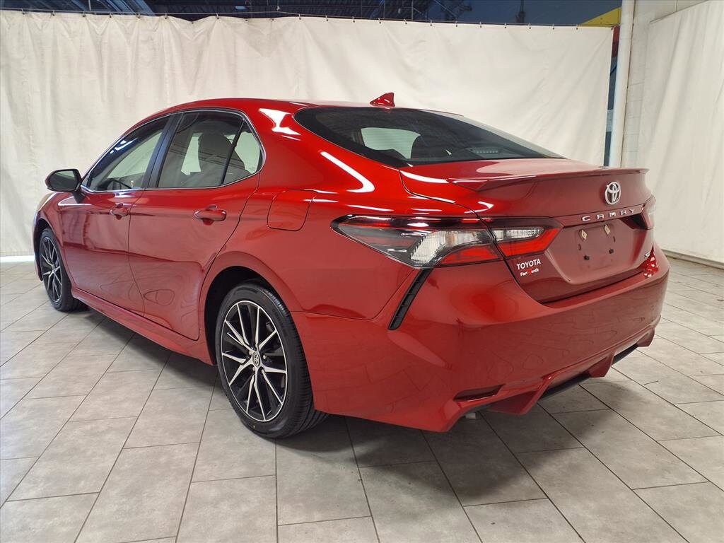 2024 Toyota Camry SE photo 4