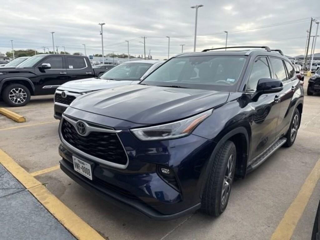 Used 2021 Toyota Highlander XLE SUV
