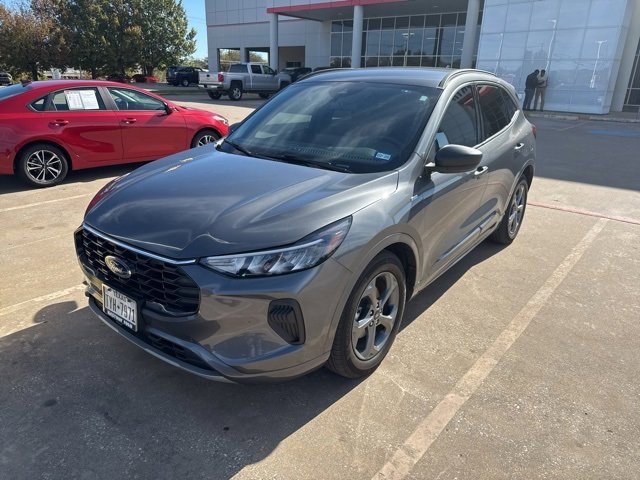 2023 Ford Escape ST-Line photo 2
