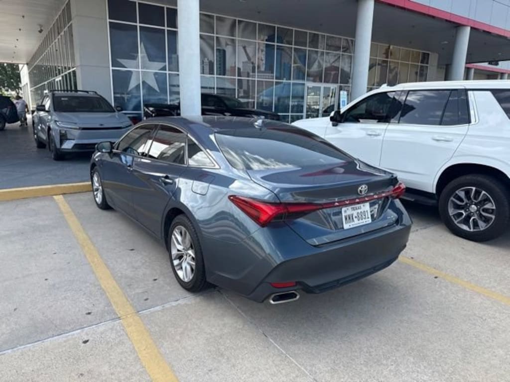 Used 2019 Toyota Avalon XLE Sedan