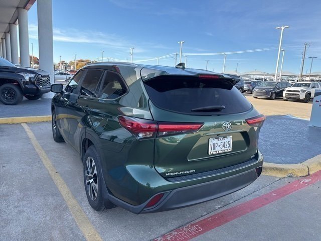 2023 Toyota Highlander L photo 3