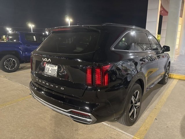2022 Kia Sorento S photo 2